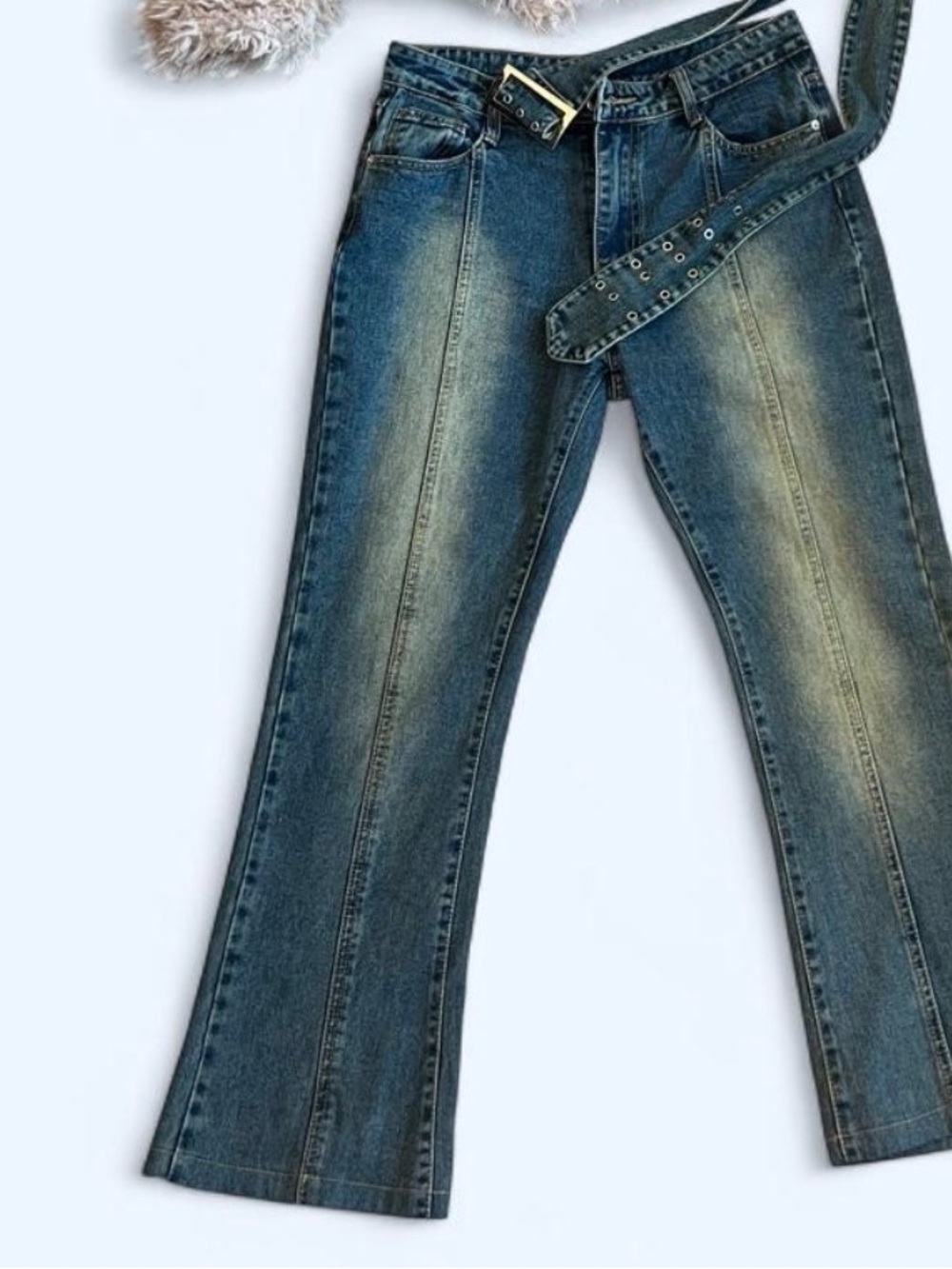 Low rise belted jeans